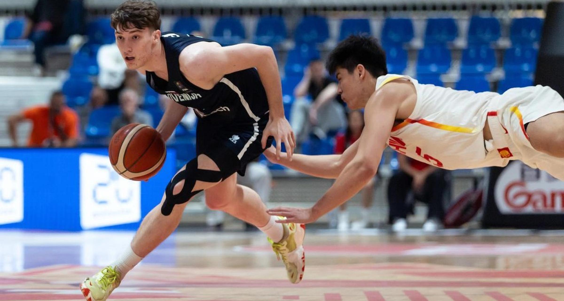 中国U19男篮遭三连败输49分淘汰赛对阵新西兰(中国u19男篮名单及号码)